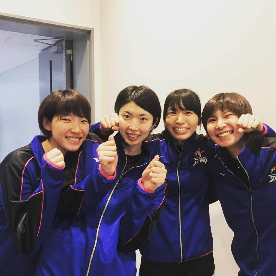 フジテレビ★バレーボールさんのインスタグラム写真 - (フジテレビ★バレーボールInstagram)「‪Vリーグ女子ファイナル🏐‬ ‪久光製薬VS東レの第2戦はフルセットの末、東レが勝利✨‬ ‪1勝1敗となりゴールデンセットに突入した大激戦を制したのは久光製薬🏆‬ ‪今季から体制を一新した『V.LEAGUE』の初代チャンピオンとなりました✨🎊‬ ‪明日は男子の初代王者が決まります💪‬ #Vリーグ #女子ファイナル #久光製薬 #連覇 #おめでとうございます」4月13日 20時02分 - fujitv_volleyball