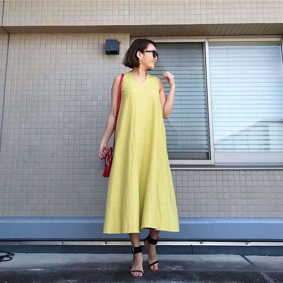 mimimimiyoさんのインスタグラム写真 - (mimimimiyoInstagram)「イエローワンピースは @titivatejp のもの 付属でウエスト紐が付いていますが、私は外して使っています 春夏の楽チンワンピースが増えていくー ・ ・ ワンピース#リネン混vネックワンピース #titivate#ティティベイト#titivatestyle サンダル#michelvivien バッグ#balenciaga #バレンシアガ ・ ・ ・ ・ ・ ・ #coordinate#コーディネート#コーデ#FASHION#ファッション#スナップミー#着回し#ootd_cob#着回しコーデ#ponte_fashion#kurashiru#kaumo_fashion #大人カジュアル#ロカリ#プチプラミックス#mineby3mootd#ビュースタグラマー」4月13日 19時59分 - mimimimiyo