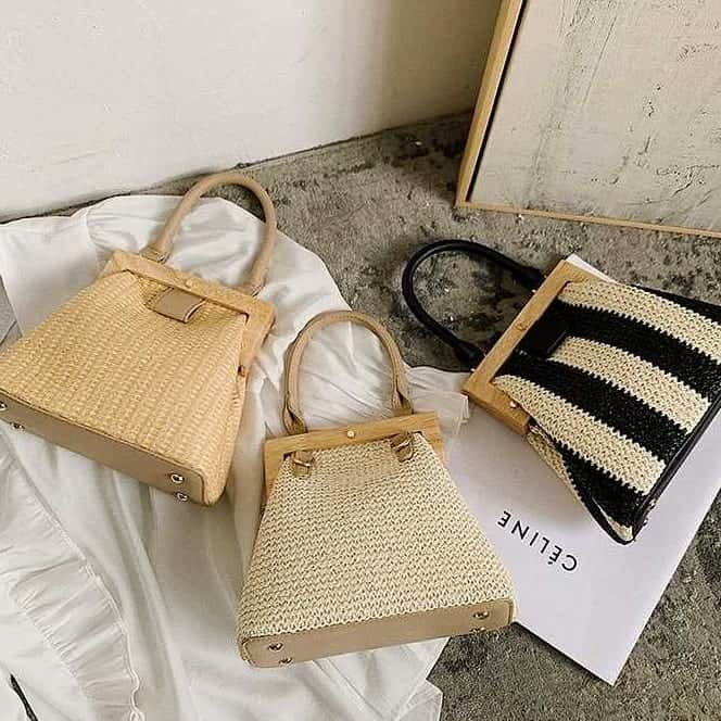 Y's Stellaさんのインスタグラム写真 - (Y's StellaInstagram)「✔️Straw mini bag . 斜めがけも出来ちゃう❤️ かわいいミニバッグ新登場❤️ GWのお出かけ用にも✨ お早めにご検討下さい♪. . Price:¥4,000- DMからのご注文で5%OFF 詳細はOnline shopをご覧下さい . . . #ミニバッグ #今日の服 #今日のコーデ #コーディネート #ストローバッグ #コーデ #プチプラ #プチプラファッション #リボン #ピクニック #シンプルコーデ #ショルダーバッグ #バカンス #アクセ #ママコーデ #ママファッション #ヴァレンチノ #ママ #かわいい #ピアス #リボン #ザラジョ #ザラ #チェスティ  #restir #mylan #yokochan」4月13日 19時59分 - ys_stella_shop