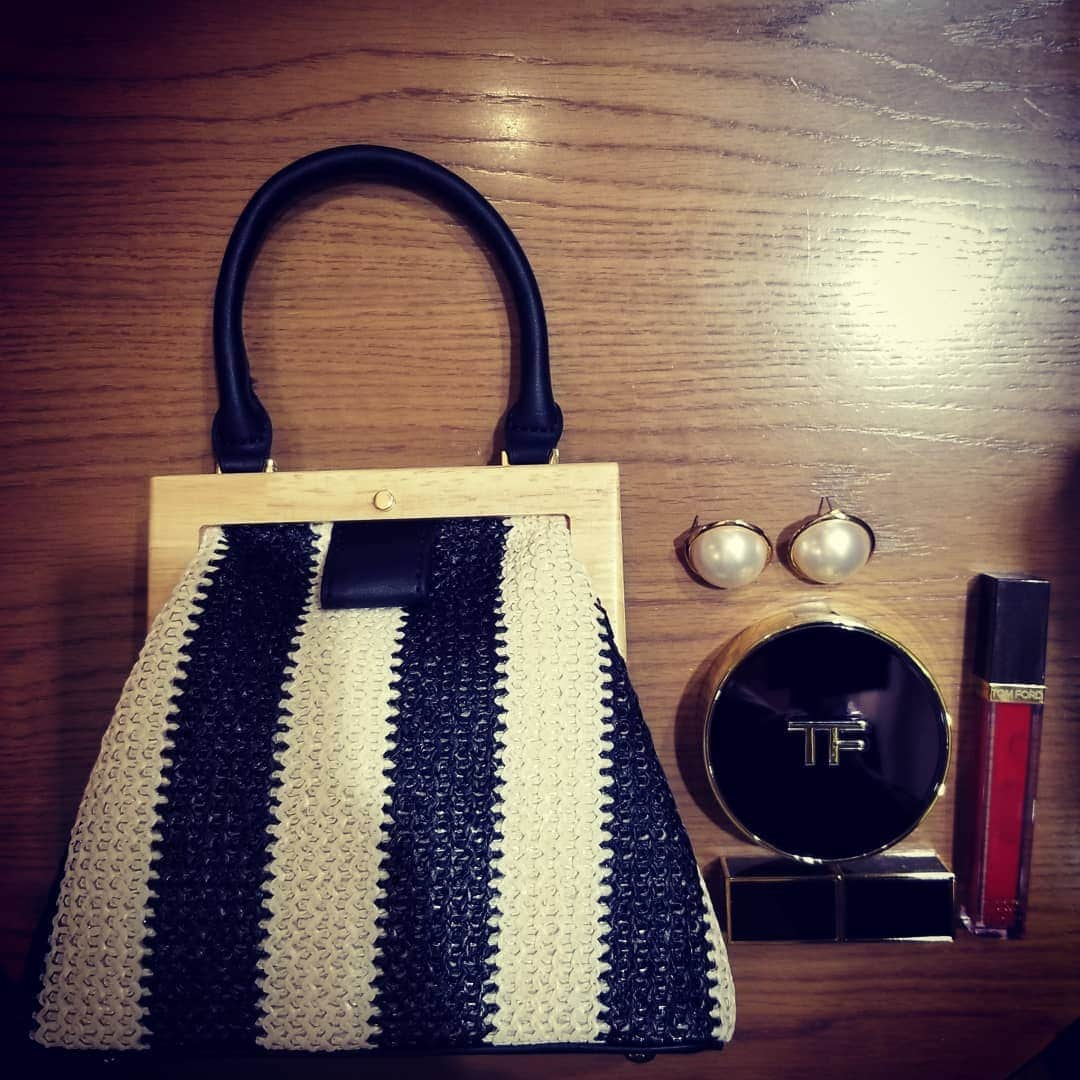 Y's Stellaさんのインスタグラム写真 - (Y's StellaInstagram)「✔️Straw mini bag . 斜めがけも出来ちゃう❤️ かわいいミニバッグ新登場❤️ GWのお出かけ用にも✨ お早めにご検討下さい♪. . Price:¥4,000- DMからのご注文で5%OFF 詳細はOnline shopをご覧下さい . . . #ミニバッグ #今日の服 #今日のコーデ #コーディネート #ストローバッグ #コーデ #プチプラ #プチプラファッション #リボン #ピクニック #シンプルコーデ #ショルダーバッグ #バカンス #アクセ #ママコーデ #ママファッション #ヴァレンチノ #ママ #かわいい #ピアス #リボン #ザラジョ #ザラ #チェスティ  #restir #mylan #yokochan」4月13日 19時59分 - ys_stella_shop