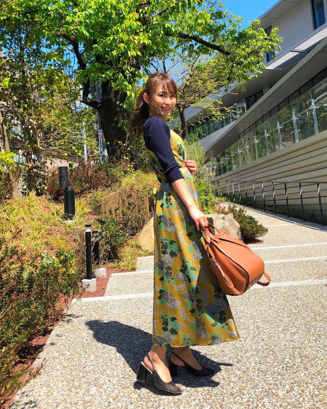 shizuka.watanabeさんのインスタグラム写真 - (shizuka.watanabeInstagram)「♡♡♡ ・ ・ 完全に服と背景が同化してるーーー‼️（笑 ・ ・ 同化してしまったお洋服は @amerivintage ・ 少し前に届いていつ着るかなーって待ち望んでいたもの❗️ 待ち望んだくせに同化させてしまってお洋服に申し訳ない😭 ・ ・ ・ ・ さて！！ 明日はゆっくり出来る日曜日❤️ ・ ・ 撮り溜めたドラマを見る予定です👀 ・ ・ ・ ・ #amerivintage #ameri #loewe #loewebag #loewehammock #cookiechocolate #elin #오오티디 #옷스타그램 #데일리록」4月13日 20時11分 - shizuka.watanabe