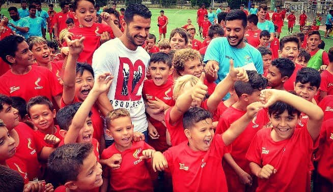 ビクトル・マチン・ペレスさんのインスタグラム写真 - (ビクトル・マチン・ペレスInstagram)「⚽ ¡¡Abierto el plazo de inscripción para el Campus Vitolo 2019!! 👍🏻 Reserva tu plaza llamando al 618458724 y 628638064 📲#VitoloMachinCampus」4月13日 20時12分 - vitolomperez20