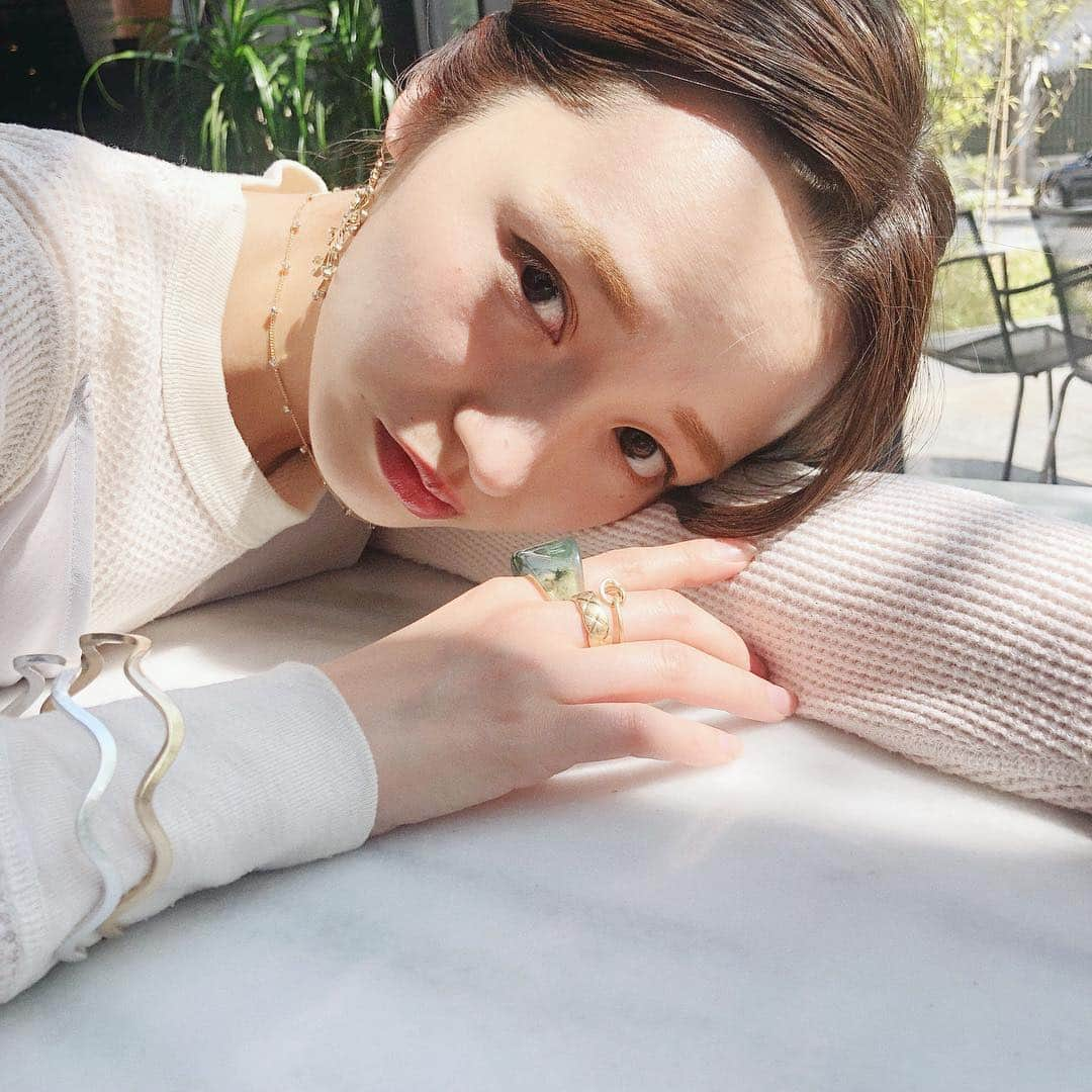 江本るり恵さんのインスタグラム写真 - (江本るり恵Instagram)「初の韓国、買い付けでドキドキでしたが可愛いアイテム沢山ゲット出来たのでほっとしてます。💛 写真のアイテムの他にもまだまだ沢山なのでお楽しみに。！ 前回のコラボセットもゲットしたとの報告沢山ありがとうございます💘沢山つけてもらえますように。🌙」4月13日 20時06分 - emotorurie