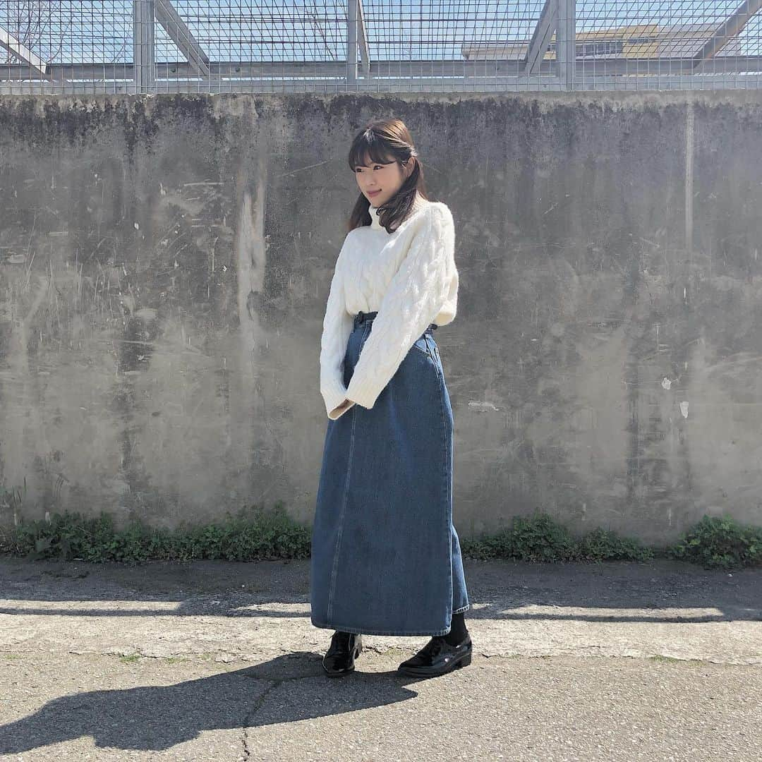 渋谷凪咲さんのインスタグラム写真 - (渋谷凪咲Instagram)「ナギッション 📷 . . knit🧶  #gu skirt👖  #古着 shoes👞 #letalon . #タートルネック のニット！ . 今日何人かのファンの方がトータルネックって 言ってらっしゃいました☺️ . 可愛かったので指摘せず、そのままにしておきました☺️てへ️💕笑 . . #ootd #私服 #握手会 #トータルネック」4月13日 20時14分 - nagisa_nikoniko