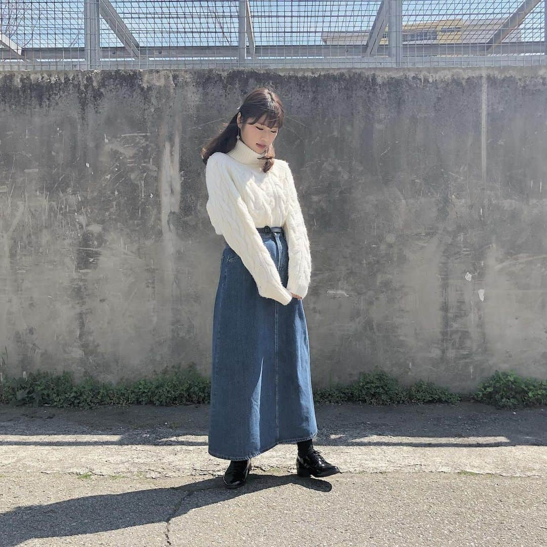 渋谷凪咲さんのインスタグラム写真 - (渋谷凪咲Instagram)「ナギッション 📷 . . knit🧶  #gu skirt👖  #古着 shoes👞 #letalon . #タートルネック のニット！ . 今日何人かのファンの方がトータルネックって 言ってらっしゃいました☺️ . 可愛かったので指摘せず、そのままにしておきました☺️てへ️💕笑 . . #ootd #私服 #握手会 #トータルネック」4月13日 20時14分 - nagisa_nikoniko