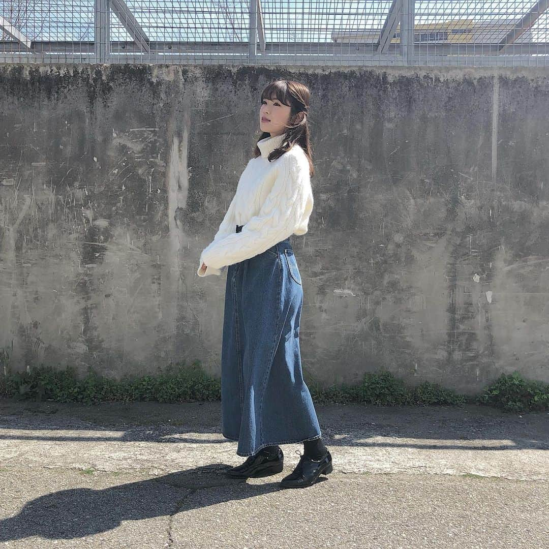 渋谷凪咲さんのインスタグラム写真 - (渋谷凪咲Instagram)「ナギッション 📷 . . knit🧶  #gu skirt👖  #古着 shoes👞 #letalon . #タートルネック のニット！ . 今日何人かのファンの方がトータルネックって 言ってらっしゃいました☺️ . 可愛かったので指摘せず、そのままにしておきました☺️てへ️💕笑 . . #ootd #私服 #握手会 #トータルネック」4月13日 20時14分 - nagisa_nikoniko