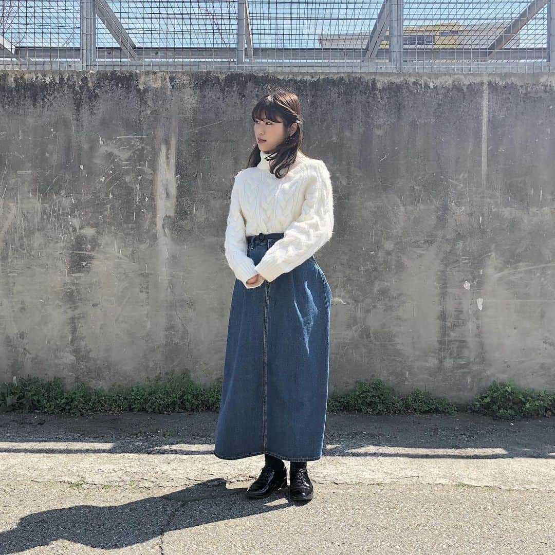 渋谷凪咲さんのインスタグラム写真 - (渋谷凪咲Instagram)「ナギッション 📷 . . knit🧶  #gu skirt👖  #古着 shoes👞 #letalon . #タートルネック のニット！ . 今日何人かのファンの方がトータルネックって 言ってらっしゃいました☺️ . 可愛かったので指摘せず、そのままにしておきました☺️てへ️💕笑 . . #ootd #私服 #握手会 #トータルネック」4月13日 20時14分 - nagisa_nikoniko