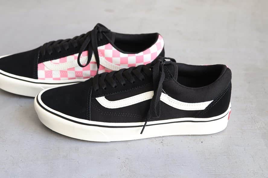 wonder_mountain_irieさんのインスタグラム写真 - (wonder_mountain_irieInstagram)「_ VANS / ヴァンズ "COMFYCUSH OLD SKOOL -BLK / PINK CHK-" ￥9,720- _ 〈online store / @digital_mountain〉  jacket→ http://www.digital-mountain.net/shopdetail/000000009551/ _ 【オンラインストア#DigitalMountain へのご注文】 *24時間受付 *15時までのご注文で即日発送 *1万円以上ご購入で送料無料 tel：084-973-8204 _ We can send your order overseas. Accepted payment method is by PayPal or credit card only. (AMEX is not accepted)  Ordering procedure details can be found here. >>http://www.digital-mountain.net/html/page56.html _ 本店：#WonderMountain  blog>> http://wm.digital-mountain.info _ #VANS #ヴァンズ #バンズ _ 〒720-0044  広島県福山市笠岡町4-18  JR 「#福山駅」より徒歩10分 (12:00 - 19:00 水曜定休) #ワンダーマウンテン #japan #hiroshima #福山 #福山市 #尾道 #倉敷 #鞆の浦 近く _ 系列店：@hacbywondermountain _」4月13日 20時17分 - wonder_mountain_