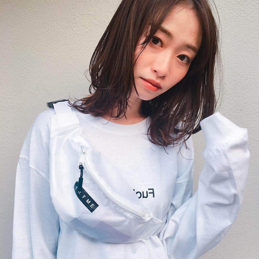 小松美緒のインスタグラム：「@yoshinariyuri  newhair✨✨✨ 更にウルフに攻めてく予定♡  お楽しみに、、✂︎ いつもいつも任せてくれてありがとう！  次回も楽しみ♡  #カットに集中しすぎておしゃべりおばさんじゃなくなる瞬間」