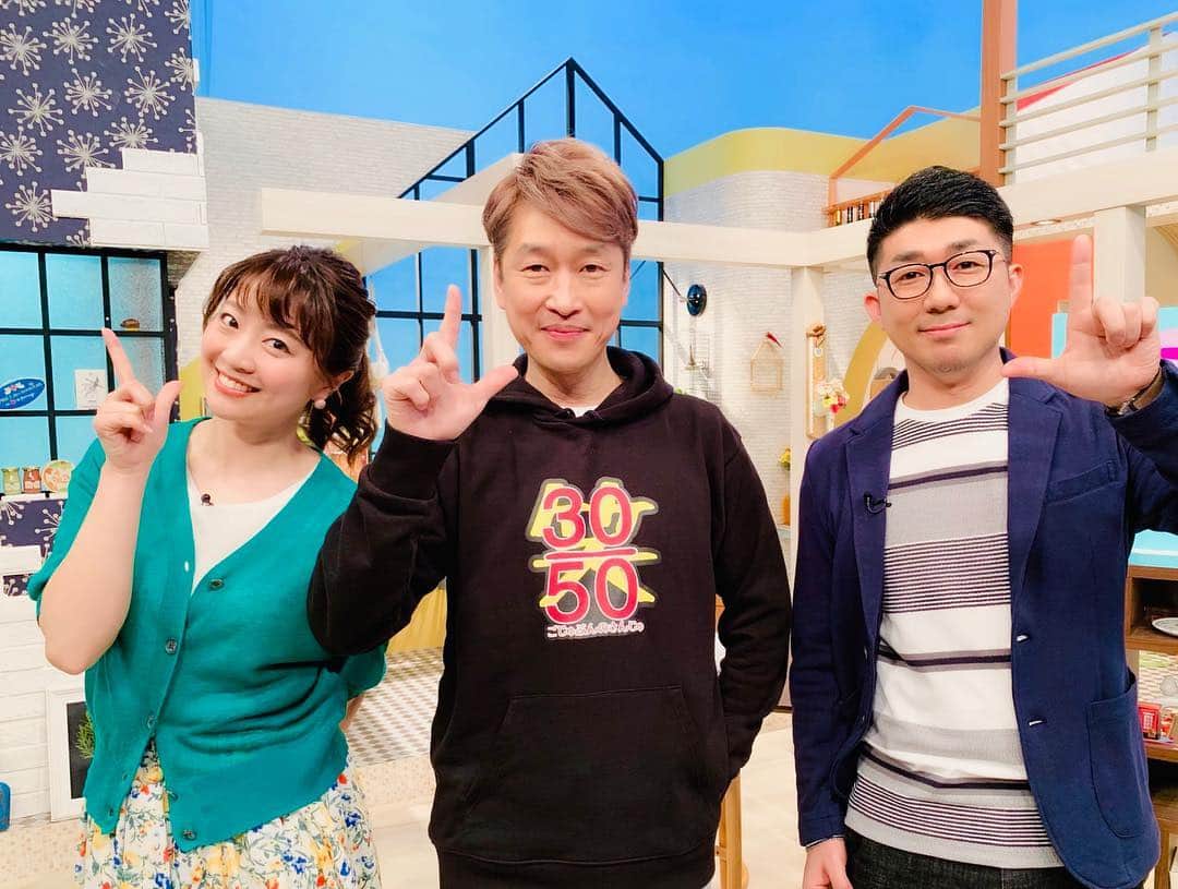 湯浅知里さんのインスタグラム写真 - (湯浅知里Instagram)「🐣 . . . スイッチン！✨✨ 今日はスタジオに札幌よしもとの龍見さんが来てくれました！！ . . . 【札幌よしもと】龍見芸能生活30周年記念ライブ30/50✨ 4/17(水)BFHホール開演1930〜✨ ※前売り券は完売。当日券は問い合わせを。 . . . 放送見てくれた方はわかると思いますが、、笑💦 龍見さん、ビックリさせてごめんなさい🙇‍♀️ . . . 今年は6/15(土)からスタート✨ TVhサマー競馬NEXT🏇宜しくお願いします🤲💕 #スイッチン！ #箕輪直人 #湯浅知里 #札幌よしもと #龍見さん」4月13日 20時17分 - chisato.y515