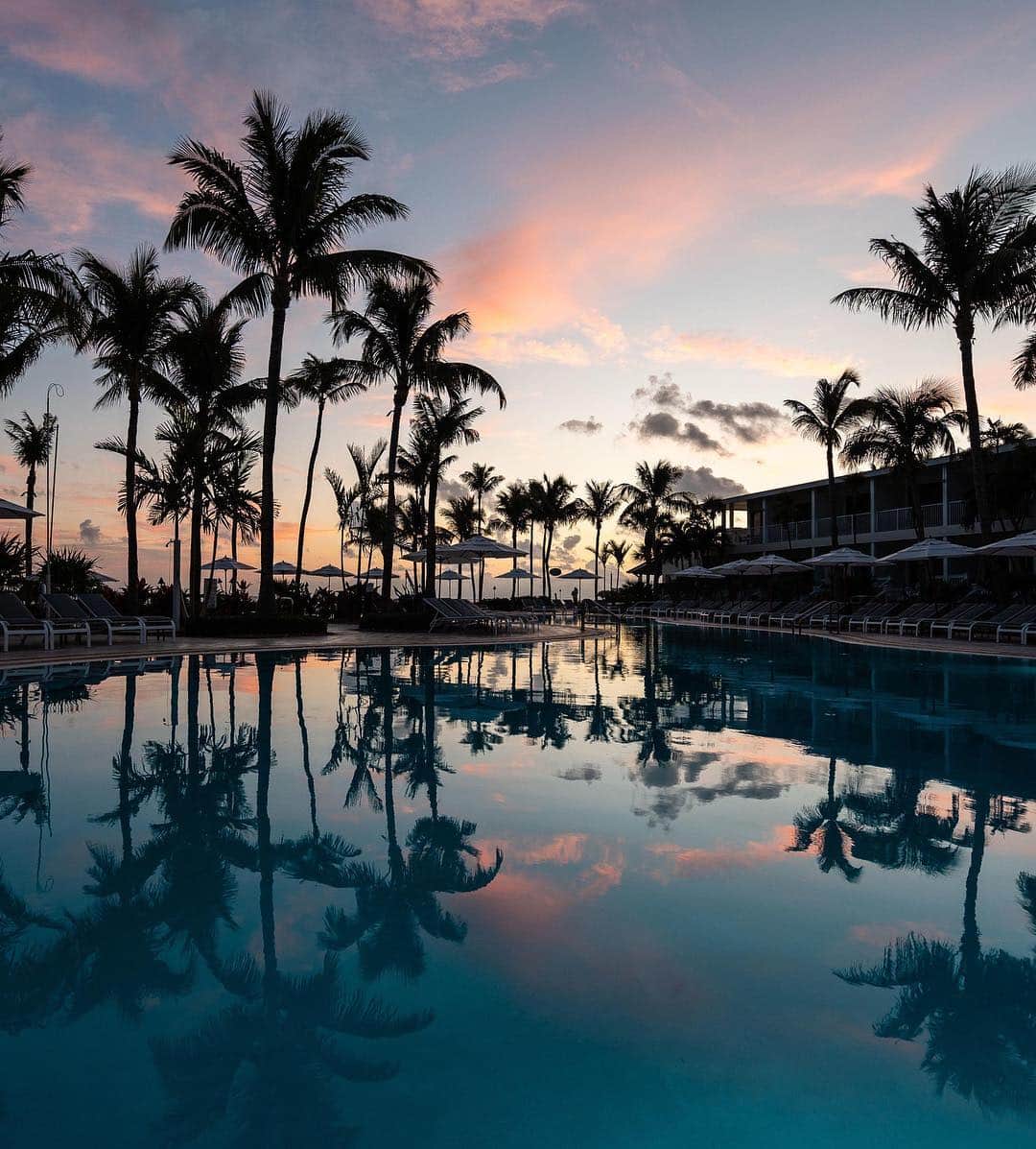 BEAUTIFUL HOTELSさんのインスタグラム写真 - (BEAUTIFUL HOTELSInstagram)「Just off the beautiful Overseas Highway drive 🚗 sits @hawkscayresort.  Rest between the palm trees (at one of the many pools) and enjoy the ocean breeze. What is your next relaxing vacation? (📷: @visitflorida📍: Hawks Cay Resort, Florida)」4月14日 1時44分 - beautifulhotels