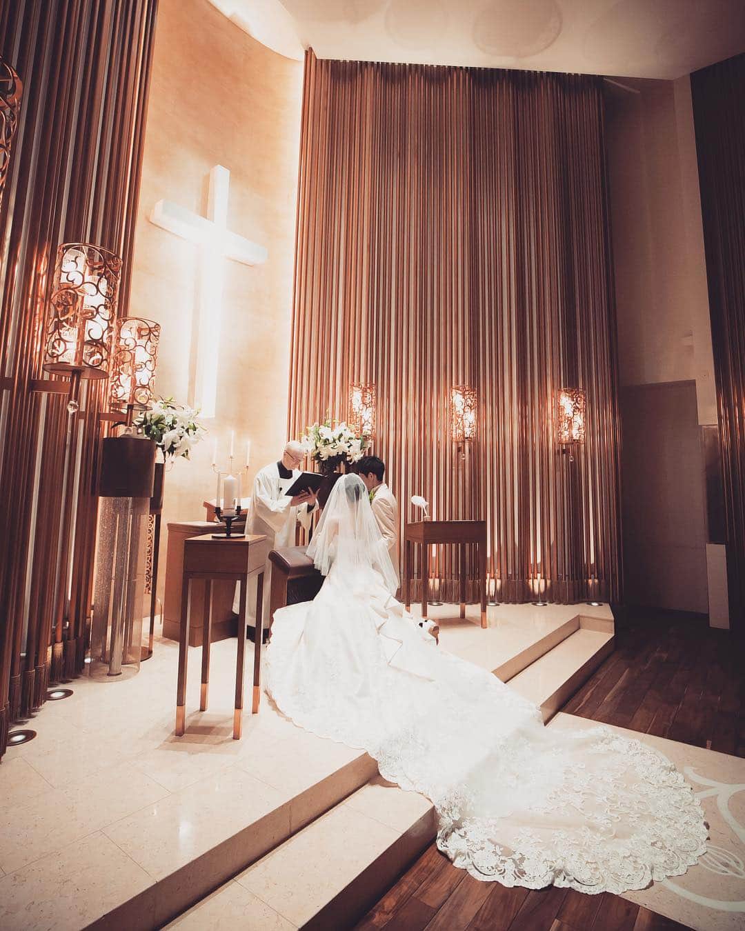 覚王山ル・アンジェ教会さんのインスタグラム写真 - (覚王山ル・アンジェ教会Instagram)「花嫁様が一番美しくみえる教会。 ロングトレーンが華やかです。」4月14日 1時49分 - kakuozan_anges