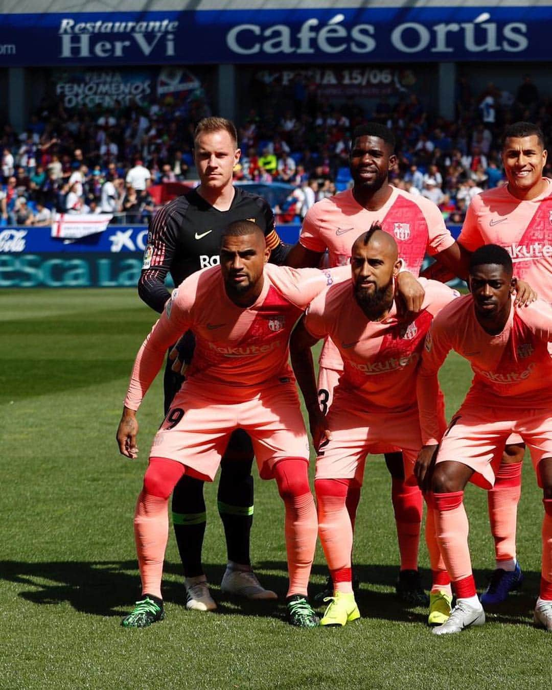 FCバルセロナさんのインスタグラム写真 - (FCバルセロナInstagram)「👶 With an average age of 2⃣4⃣ and 1⃣3⃣3⃣ days, our team today is the youngest starting eleven in any @laliga game this season. 👏」4月14日 1時49分 - fcbarcelona