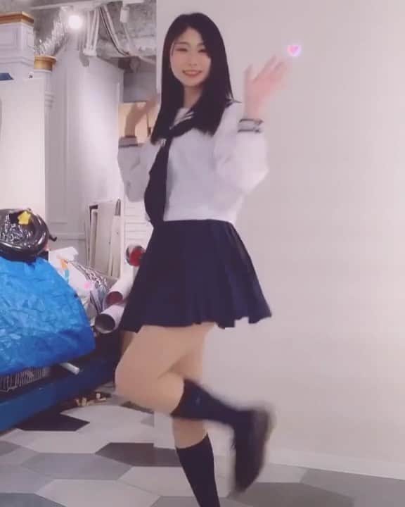 塩野響子のインスタグラム：「⠀ これまた巷で噂の#TikTok ⠀ ⠀ #制服 #セーラー服 #コスプレ #JK #きゅんきゅんダンス #きゅん #日向坂46 #japaneseidol #idol #japanesegirl #japaneseculture ⠀ #とりあえずフォロワー増えろ #目指せ1万」