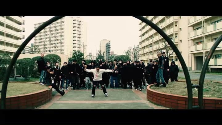 T-PABLOWのインスタグラム：「【NEW VIDEO】 ANARCHY - Where We From feat. T-Pablow  Directed by @takuto_sbs Cinematographer ：@koretakakamiike  https://youtu.be/5e7IVcfmUTw」