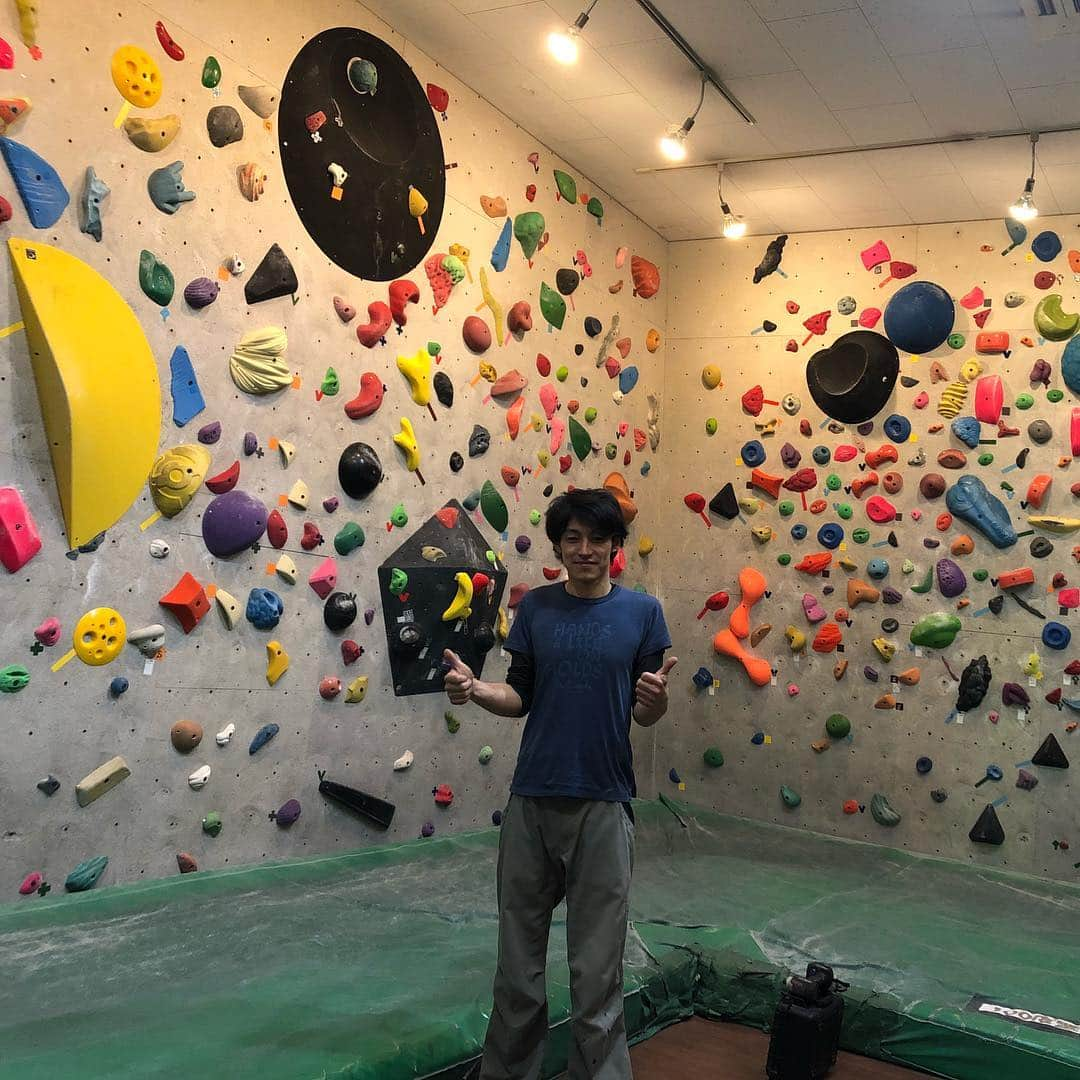 坂井絢音さんのインスタグラム写真 - (坂井絢音Instagram)「#Repost @spoleclimbinggym with @get_repost  先日スポーレクライミングジム様 @spoleclimbinggym でセットをさせて頂きました！ 自分らしい課題を作ることができ、更に女性や子供にもチャレンジ出来る課題を作りました！ 是非足を運んでみて下さい😉😉 ・・・ ボルダーセット完了しました！！！！ 今回のセッターは、 真一郎 @nomura_shinichiro  あやねちゃん @ayane_da9  たっくん @takumanumajiri  ティミー @timmyaoki  オグリン @daibucyu  です。課題良し、まぶし具合良しの壁になりました。明日から１週間イベントセッションになりますので是非ご参加くださいませ！ #スポーレクライミングジム  #ボルダーセット」4月13日 20時46分 - ayane_da9