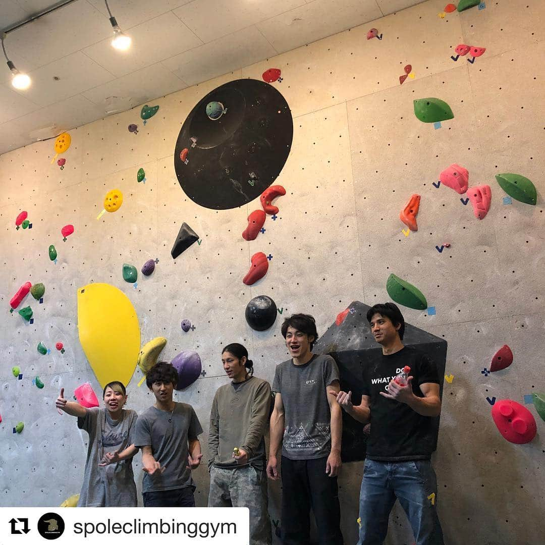 坂井絢音さんのインスタグラム写真 - (坂井絢音Instagram)「#Repost @spoleclimbinggym with @get_repost  先日スポーレクライミングジム様 @spoleclimbinggym でセットをさせて頂きました！ 自分らしい課題を作ることができ、更に女性や子供にもチャレンジ出来る課題を作りました！ 是非足を運んでみて下さい😉😉 ・・・ ボルダーセット完了しました！！！！ 今回のセッターは、 真一郎 @nomura_shinichiro  あやねちゃん @ayane_da9  たっくん @takumanumajiri  ティミー @timmyaoki  オグリン @daibucyu  です。課題良し、まぶし具合良しの壁になりました。明日から１週間イベントセッションになりますので是非ご参加くださいませ！ #スポーレクライミングジム  #ボルダーセット」4月13日 20時46分 - ayane_da9