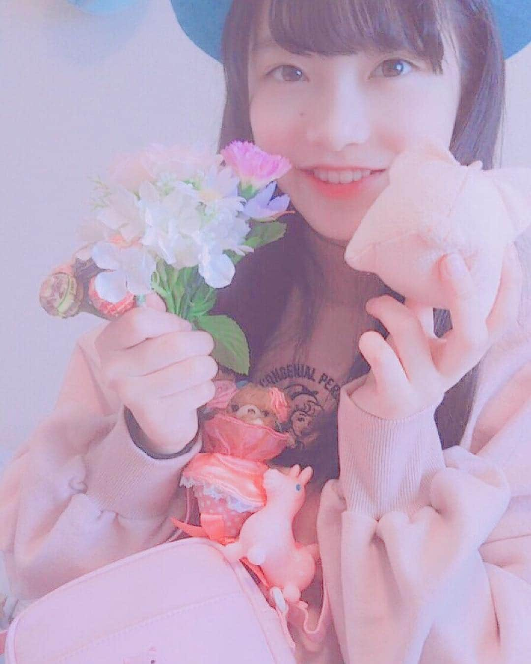 小越春花さんのインスタグラム写真 - (小越春花Instagram)「この前、友達が私の遅れた誕生日パーティーをしてくれました！ いろいろくれたの！ #小越春花#誕生日#誕生日パーティー #ありがとう#💕」4月13日 20時42分 - haruka_2525_ngt48