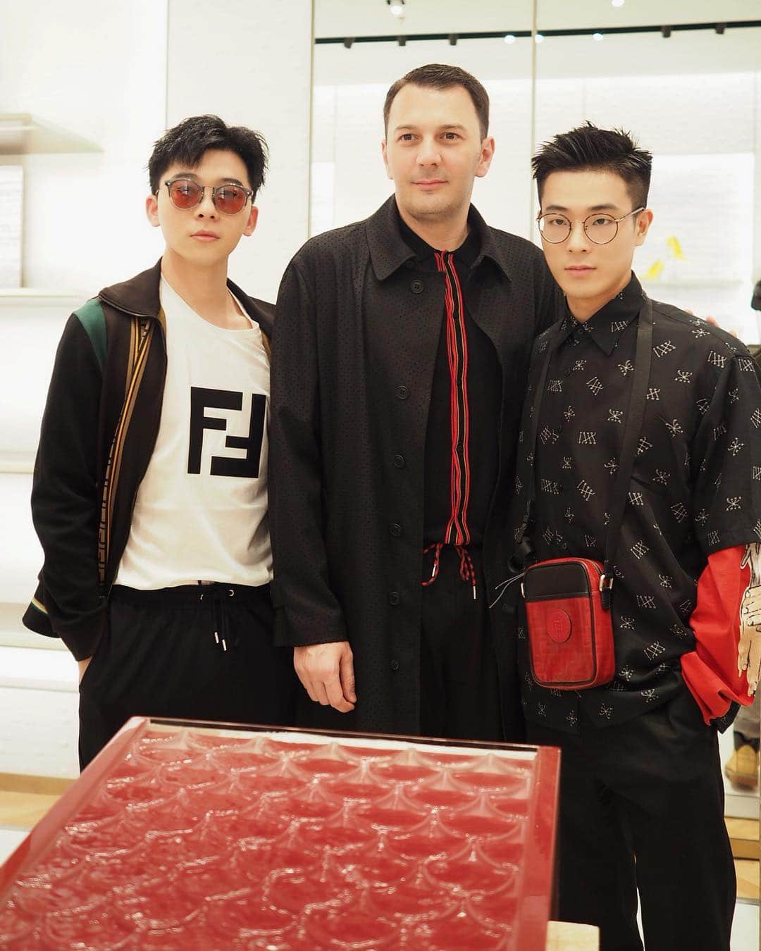 JiweiJWさんのインスタグラム写真 - (JiweiJWInstagram)「🖤❤️@fendi x Sabine Marcelis #fendi #event #fendiboy #look #fashion @fendi @mr.marklong」4月13日 20時43分 - jiweijw