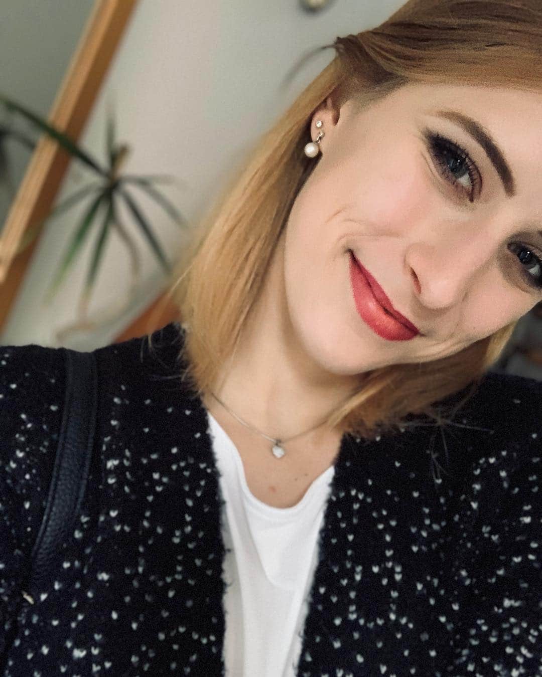 エリスカ・ブレジノワのインスタグラム：「Weekend vibes 😏 #weekend」