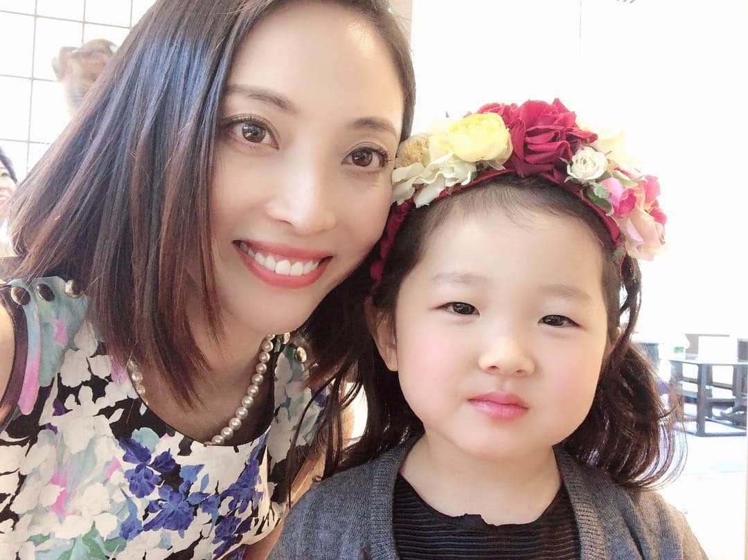 福田ゆみさんのインスタグラム写真 - (福田ゆみInstagram)「従兄弟の結婚式。 久しぶりに甥っ子君姪っ子ちゃんに会えて嬉しかったな。 結婚式って、幸せな気持ちになる。 おめでとう。  #結婚式 #京都 #フォーシーズンズホテル京都  #家族 #福田ゆみ」4月13日 20時50分 - yumifukuda0511