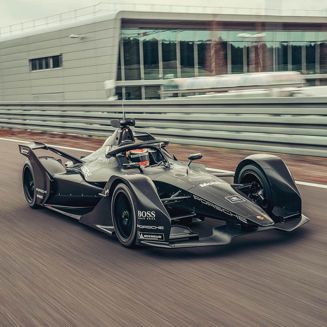 Porscheさんのインスタグラム写真 - (PorscheInstagram)「From zero to 100 km/h in 2.8 seconds. The @porsche.formulae team can’t wait to push its limits and join the all-electric racing series as of December. Follow their journey on Instagram now and enjoy exclusive pictures and behind the scenes footage. #startfromzero. #PorscheFormulaE #PorscheMotorsport #rookie #Porsche」4月13日 20時51分 - porsche