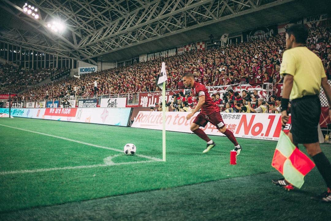 ルーカス・ポドルスキさんのインスタグラム写真 - (ルーカス・ポドルスキInstagram)「This great stadium and the roar of the fans. 👌🏻♥️🏟🇯🇵 #VisselKobe #LP10 #Japan」4月13日 20時51分 - lukaspodolski