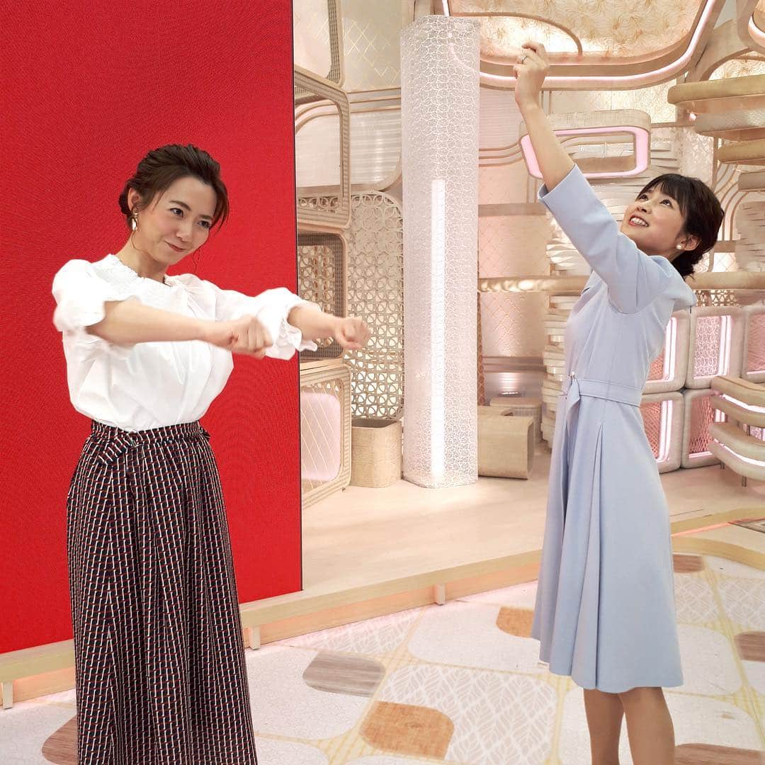 フジテレビ「プライムニュース イブニング」さんのインスタグラム写真 - (フジテレビ「プライムニュース イブニング」Instagram)「東京パラリンピックまで 500日となりました‼️。﻿ 来年の今頃って、 どれくらい盛り上がっているんでしょうね🤔。﻿ ﻿ 生で一番見たい競技を聞きました。﻿ 野島アナ　卓球﻿🏓 竹内アナ　テニス🎾﻿ 内田アナ　あれもこれもと選べないそう😊 ﻿ そして、きょうも 選手になりきってもらいました😁😁。﻿ 竹内アナはテニスのサーブ、﻿ 内田アナはパラ競技、﻿ トライアスロンのハンドサイクル だそう。 ﻿ "(-""-)""(-""-)"。﻿ なんだか、よくわかりませ〜ん。﻿ ﻿ #東京パラリンピック﻿ #卓球﻿ #テニス﻿ #なりきり﻿ #前髪アップ﻿ ﻿ #竹内友佳﻿ ワンピース #アンタイトル @world_onlinestore﻿ #野島卓﻿ ネクタイ #フェアファックス @fairfaxtokyo﻿ #内田嶺衣奈 @reina.uchida﻿ トップス　スカート #マダムジョコンダ #ラジョコンダ @lapine_onlinestore﻿ ﻿ #加藤綾子 #風間晋 #木村拓也 #酒井千佳 #荘口彰久 #副島淳 #福原直英 #佐々木恭子 #小澤陽子 #海老原優香 #安宅晃樹 ﻿ #フジテレビ #アナウンサー #livenews_it」4月13日 21時04分 - livenews_it