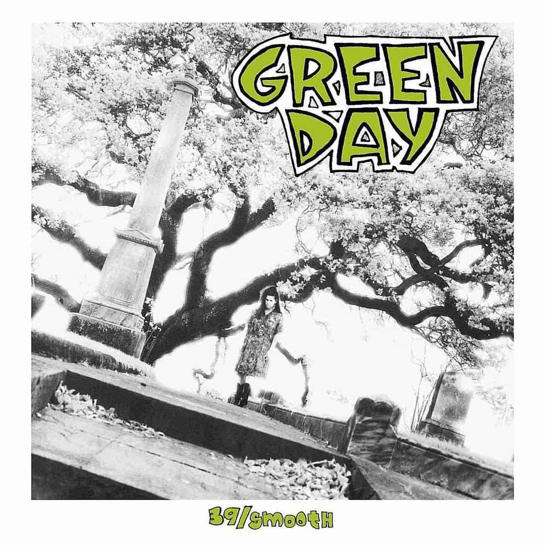 Alternative Pressさんのインスタグラム写真 - (Alternative PressInstagram)「We can't even believe we're saying this, but we are celebrating @greenday's debut studio album, which was released 29 years ago today 🤘 This was just the beginning of the band's long history - but what is your absolute favorite Green Day song?⁣ .⁣ .⁣ .⁣ #altpress #ap #alternativepress #iamap #greenday #39smooth #29yearsold #albumanniversary」4月13日 21時00分 - altpress