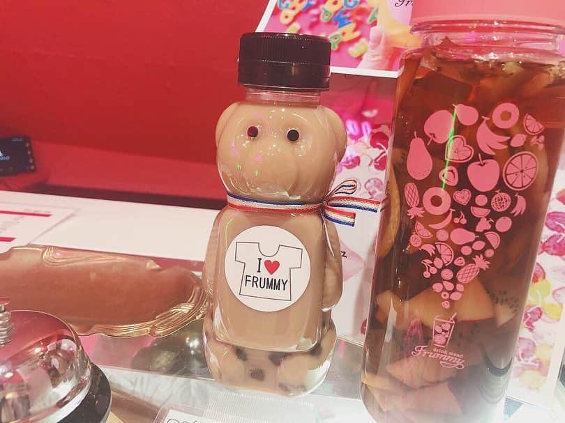 新矢皐月さんのインスタグラム写真 - (新矢皐月Instagram)「クマさんボトルのタピオカ🧸 . . グリコの看板の通り沿いにあったけど、 まさかの裏にあった🤭 . . #フルーミー #frummy #道頓堀  #タピオカ #道頓堀カフェ . . #クマ #くま #クマボトル #くまボトル #タピ #タピオカミルクティー #タピ活 #タピオカボトル #タピオカ #大阪タピオカ #道頓堀カフェ #大阪カフェ #なんばカフェ #難波カフェ  #難波 #難波 #大阪旅行 #大阪観光 #大阪カフェ巡り #カフェ巡り #japan #japanesegirl #osaka #followｍe #follow_me #followmeto」4月13日 21時02分 - araya_satsuki