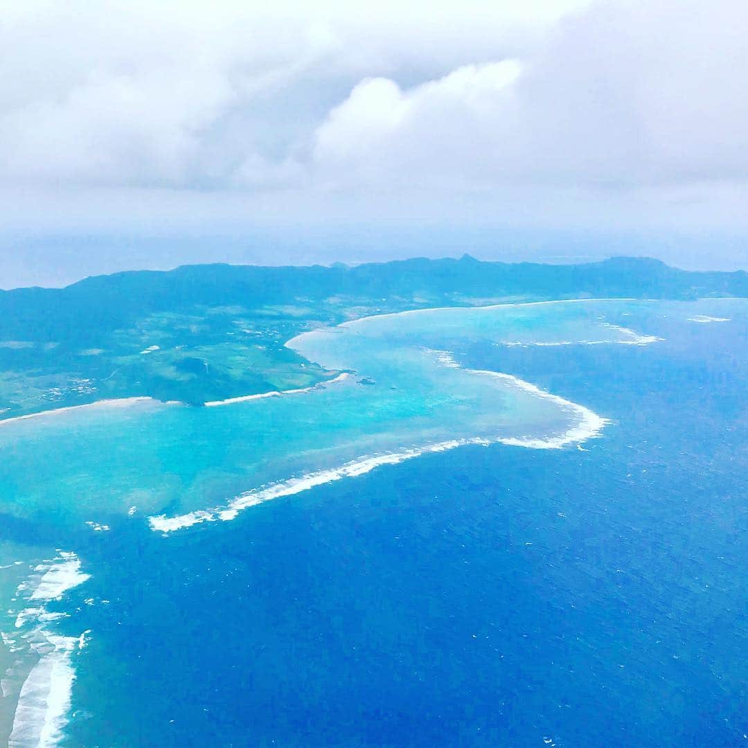 青山志穂さんのインスタグラム写真 - (青山志穂Instagram)「沖縄といえば美しい海。 色々開発も進んでいるけれど、ずっとこのままでいてほしいと願うばかりです。  #残したい沖縄 #美ら海 #沖縄 #沖縄ならでは #自然」4月13日 21時06分 - shiho_aoyama_