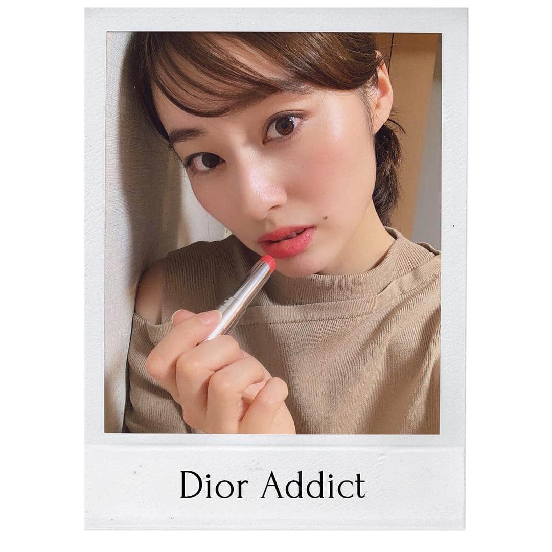 小祝麻里亜のインスタグラム：「ディオールの新作リップ💄 ． Dior Addictのステラーシャイン。色番は554 ディオールソーラーです。2枚目は動画、3枚目に使用アイテム載せてます。 ． 春らしいピンクは顔色を明るくしてくれるし、今シーズン多く出てるベージュの洋服にも相性抜群かと！ ． 塗り心地は口紅より軽いテクスチャーで、塗りやすかったです🙆‍♀️🌸」