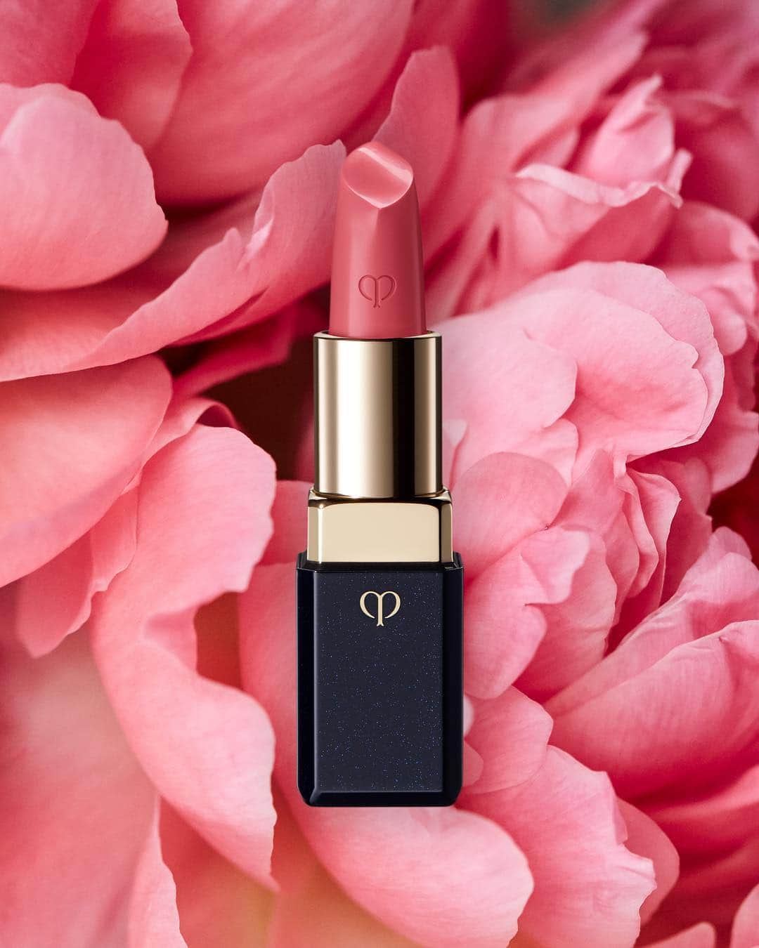 Clé de Peau Beauté Officialさんのインスタグラム写真 - (Clé de Peau Beauté OfficialInstagram)「A pretty soft pink: #LipstickCashmere in 105 Flower Power.」4月13日 21時26分 - cledepeaubeaute