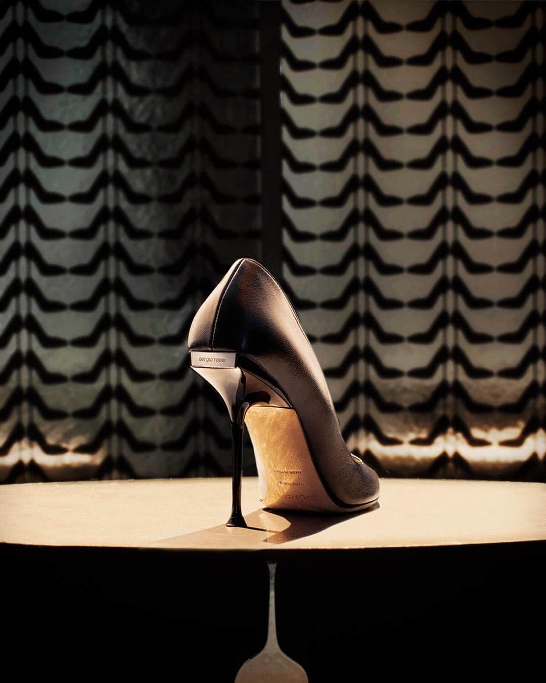 Sergio Rossiさんのインスタグラム写真 - (Sergio RossiInstagram)「The search for the perfect pump is over.  Discover the #srMilano collection as seen in #TheMusical by #SergioRossi now available online and in selected flagship stores.」4月13日 21時26分 - sergiorossi