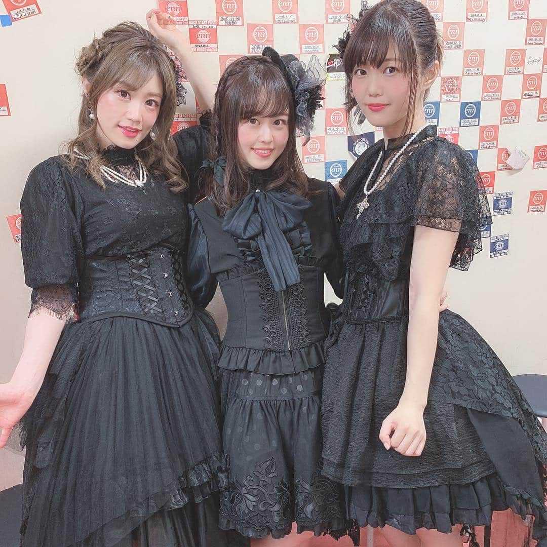 日岡なつみのインスタグラム：「白トロワ×黒トロワ😇」