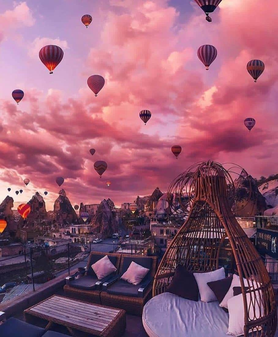 The Luxury Lifestyle Magazineさんのインスタグラム写真 - (The Luxury Lifestyle MagazineInstagram)「Cappadocia, Turkey 😍 Tag someone you would take here  cc: @luxurylifestyletravels  By: @hobopeeba」4月13日 21時48分 - luxurylifestylemagazine