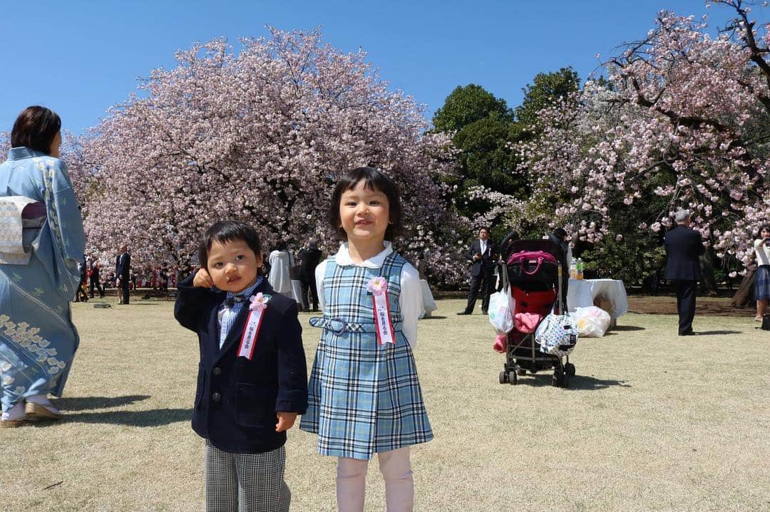 歩りえこさんのインスタグラム写真 - (歩りえこInstagram)「元気いっぱいな子供たち♪ ﻿ #桜を見る会﻿ #内閣総理大臣﻿ #新宿御苑﻿ #花見﻿ #平成最後」4月13日 21時40分 - riekoayumi