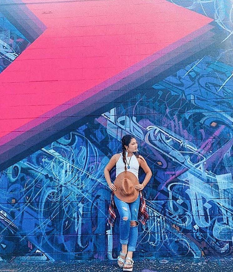 Stayway女子さんのインスタグラム写真 - (Stayway女子Instagram)「【ハワイ🍹カカアコ】 . 📷：Thanks to @luana_mermaid . 紫、青、ピンクで描かれた ウォールアートは 間違いなくフォトジェニック💕 ——————————————————— 📍スポット情報 ハワイ　カカアコは 街全体にウォールアートが広がり フォトジェニックスポットが多いです ——————————————————— 素敵な女子旅をされている方をご紹介させていただきます！✨ 写真は全てご本人に【掲載許諾】を頂いています #Stayway女子旅 というハッシュタグをつけて是非投稿してください♪ Instagram・Twitter・Stayway mediaにてご紹介させていただきます！ ——————————————————— 【Staywayとは？】 Staywayはホテルやゲストハウスなどの宿泊施設はもちろん、世界中のコテージ・ヴィラ・一軒まるごとレンタルに古民家なども検索できるサイト 価格・ロケーションなど幅広いニーズに答え、利用者にあった宿泊先を素早く見つけることが可能👍✨ 素敵な旅には素敵な宿泊施設を🌃 Staywayで探してみませんか？✈️ ——————————————————— #Stayway女子旅 #Stayway_hawaii #hawaii #kakaako  #ハワイ #カカアコ #trip #instatravel #旅 #旅行 #travelgram#mytravelgram #instatravel #instagenic#photogenic #ダレカニミセタイケシキ #写真好きな人と繋がりたい #カメラ好きな人と繋がりたい #フォトジェニック"」4月13日 21時42分 - stayway_girls