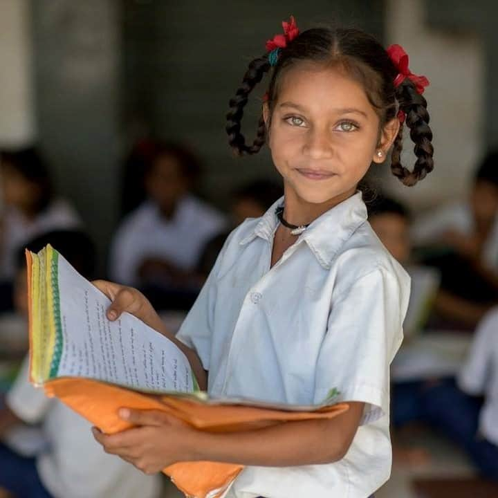 unicefさんのインスタグラム写真 - (unicefInstagram)「It’s more than a book. It’s more than a lesson.  Education is vital.  Every child has a right to learn in a safe environment. #ENDviolence 📷: @unicefindia」4月13日 21時55分 - unicef