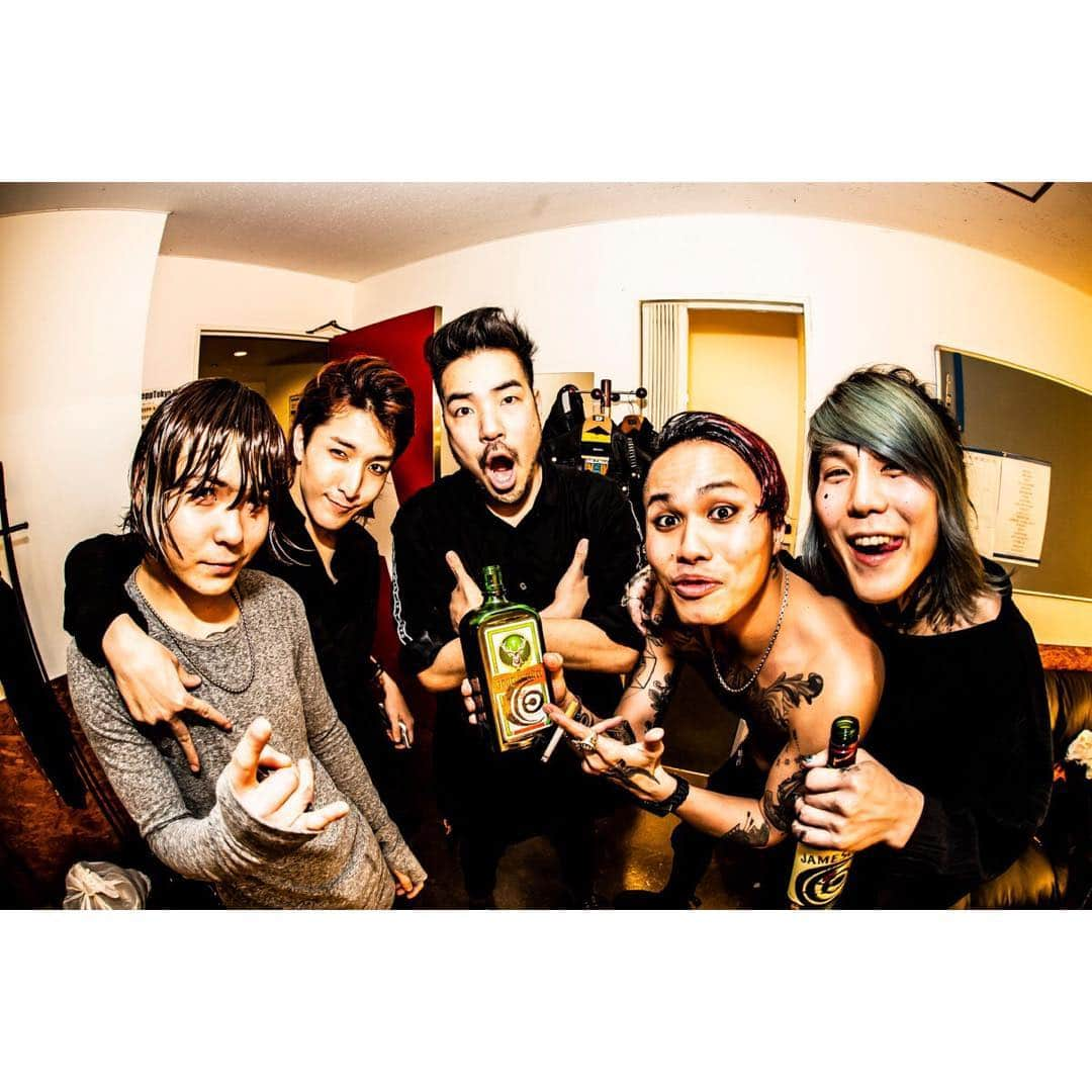 青木カズローさんのインスタグラム写真 - (青木カズローInstagram)「‪Crossfaith、ワンマン2日目殺影完了！！‬ ‪ツアー終わったぁ。‬ ‪#Crossfaith‬ ‪#写殺‬」4月13日 22時04分 - cazrowaoki