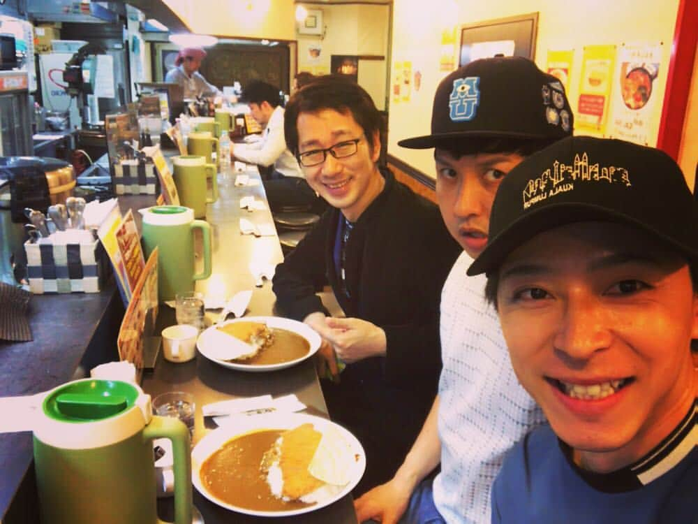 石川竜太郎さんのインスタグラム写真 - (石川竜太郎Instagram)「こちらが、大阪で、 3人同じカツカレー頼んじゃった時のお写真です。 インコさんの笑顔の裏には・・・笑 ＃ニコニキライブ #with #実弾生活 ＃カツカレー ＃この間 ＃ニコ生で話した時の ＃お写真です ＃インコさん #もっち #さん ＃リューザ」4月13日 21時57分 - ryutaro_ishikawa