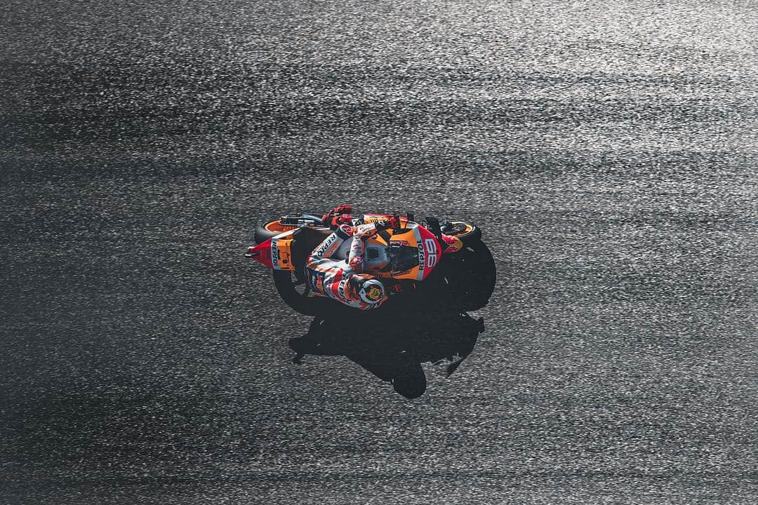 レプソル・ホンダさんのインスタグラム写真 - (レプソル・ホンダInstagram)「🦅 From Above ⠀⠀⠀⠀⠀⠀⠀⠀⠀ #AmericasGP #25RepsolHonda #Repsol #MotoGP #Honda #Racing #RepsolHonda #HRC #RC213V #MM93 #JL99 #MarcMarquez #JorgeLorenzo #ThePowerOfDreams #Motorcycle #America #Practice 🇺🇸 #MM93🐜 #JL99😈」4月13日 22時09分 - hrc_motogp