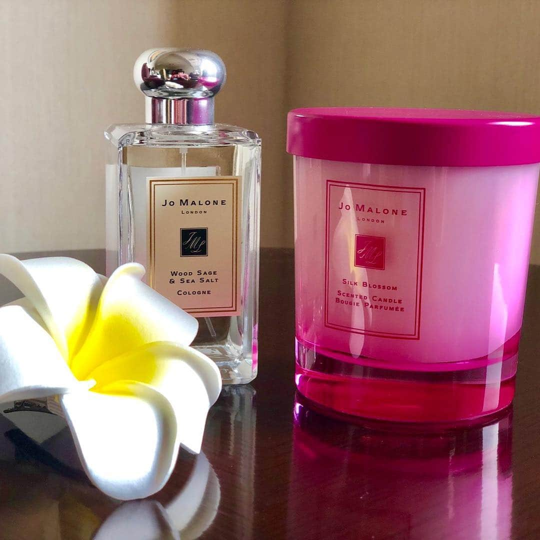 和央ようかさんのインスタグラム写真 - (和央ようかInstagram)「Love this limited amazing candle 🕯 😍😍😍👍 @jomalonelondon  の #silkblossom  #シルクブロッサム #この限定品は #最高すぎて #今回の旅を最高に幸せにしてくれた😍 #キャンドルだけでなく #コロンも手に入れたくなる😍 #フランバニフラワー や #オレンジブロッサム も #興味まる😍😍😍 #やはりいつも #素敵な香りに包まれていたい😘 #疲れも嫌なことも吹き飛んでくれるよね😘 #やはり #ジョーマローン 好き😍 #次の目的地にも持って行くよ😘」4月13日 22時10分 - yokawao0215