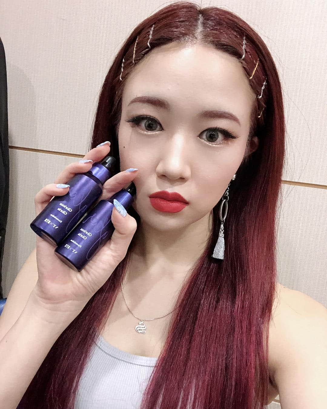 SARAさんのインスタグラム写真 - (SARAInstagram)「VT COSMETIC×BTS ステージメイクはBTSパワーデーションの 01番と05番を愛用中💄 오늘부터 전국돔투어 시작~🔥 스테이지 메이크업을 할때는 BTS파워데이션을 사용하고 있습니당☺️ . . . #vtcosmetic #vt코스메틱 #브이티코스메틱 #bts」4月13日 22時22分 - sara_1128