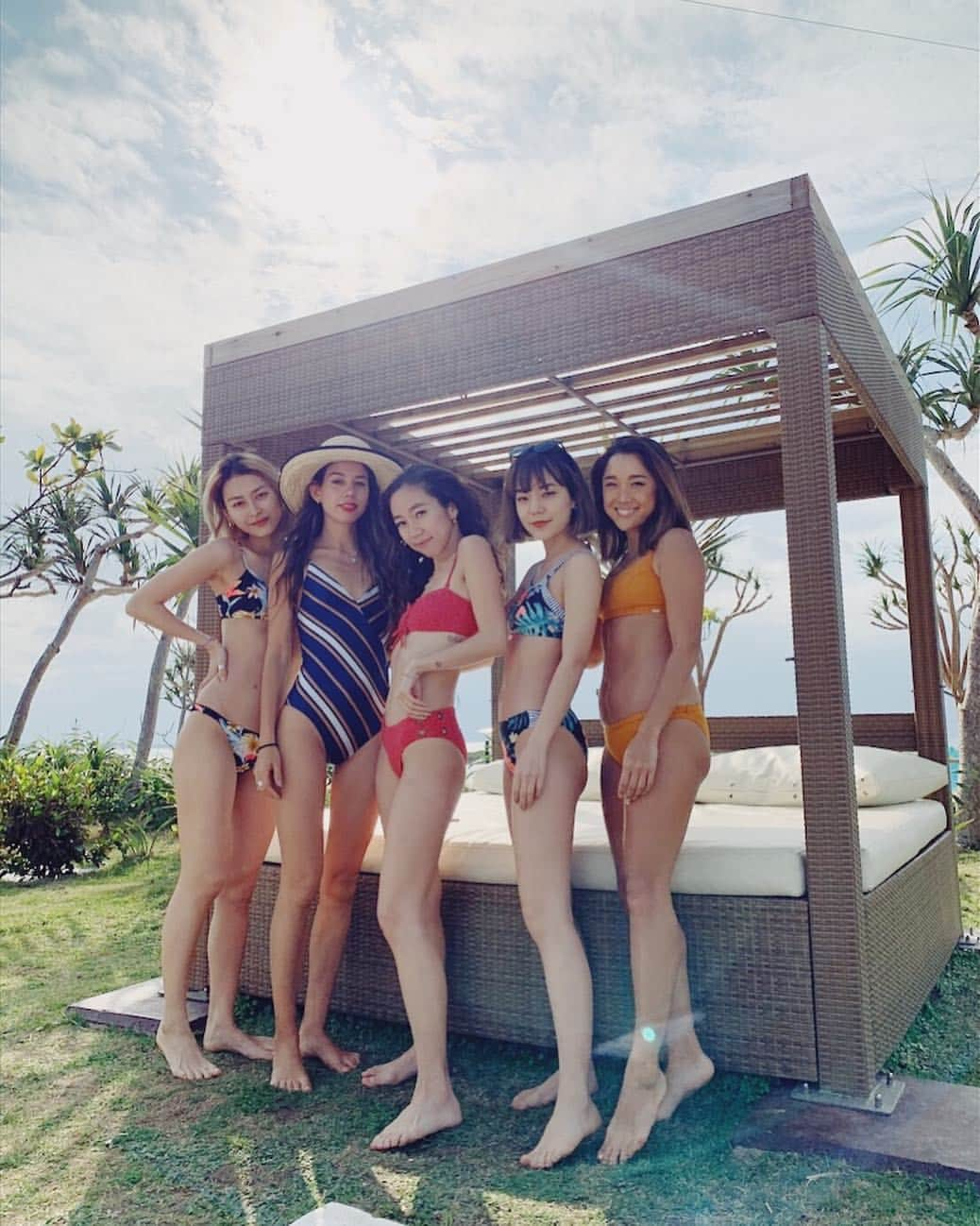 松本瞳さんのインスタグラム写真 - (松本瞳Instagram)「. 👙🌈🌺 @roxyjapan . うららに水着借りました😤 @sheratonokinawa . #ロキシーガールズ #キメ #シェラトン沖縄サンマリーナリゾート #roxyjapan #roxygirlssnap」4月13日 22時16分 - hitomi.mats