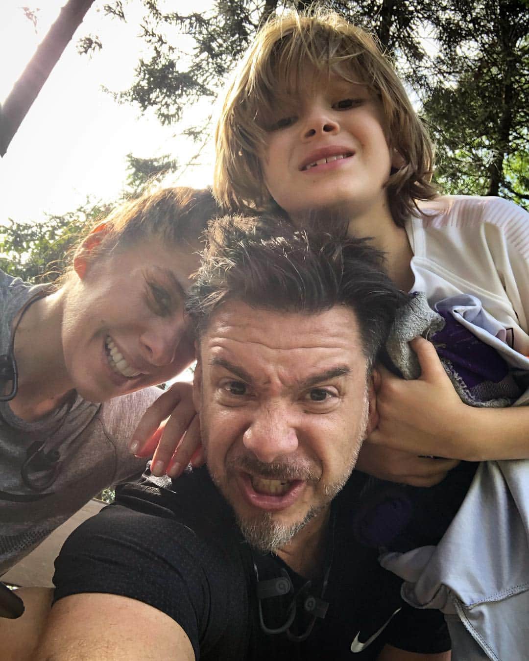 アドリアーネ・ガリステウさんのインスタグラム写真 - (アドリアーネ・ガリステウInstagram)「Corrida+futebol= todo mundo feliz 😀  @aleiodice @vittoriogioficial」4月13日 22時20分 - galisteuoficial