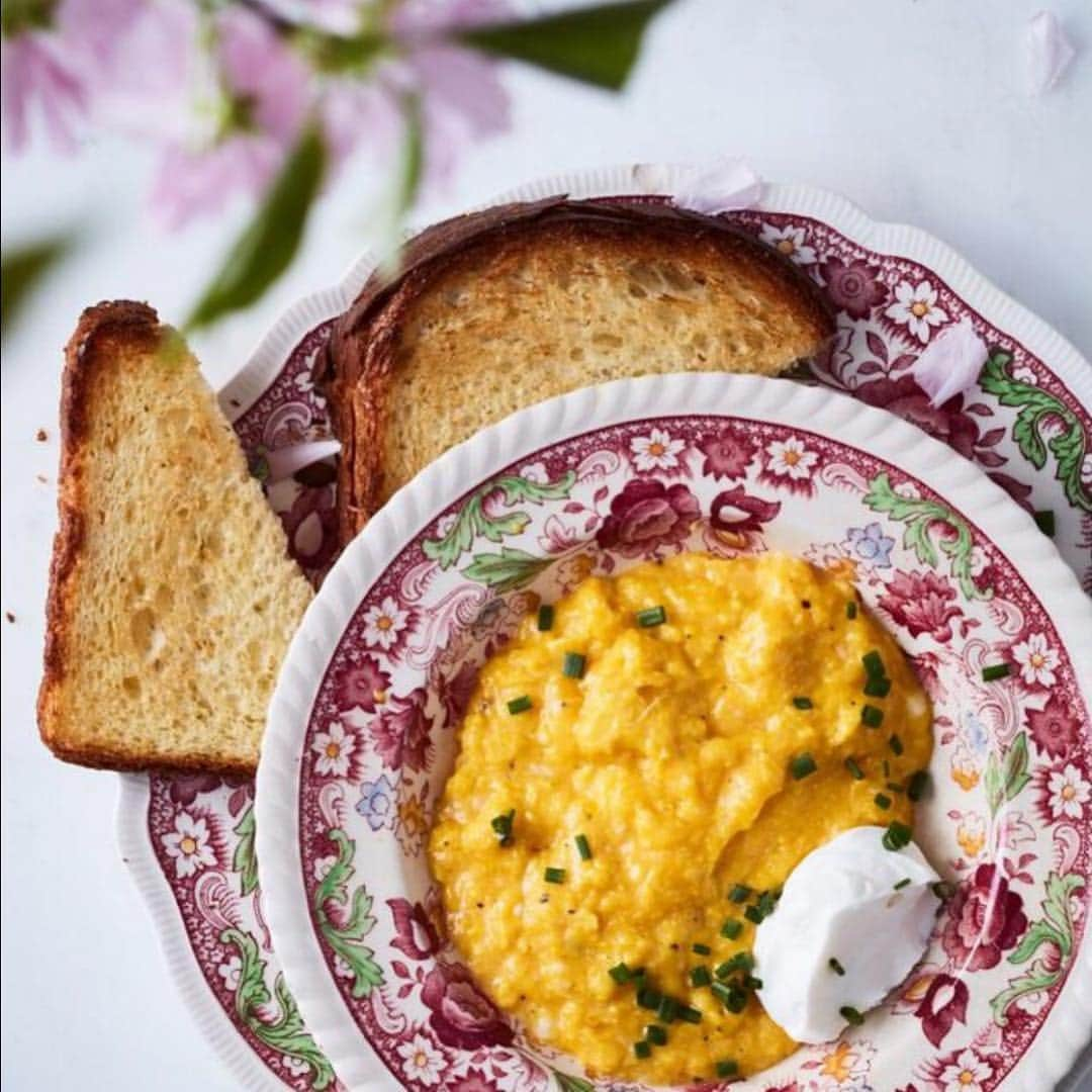 ザックポーゼンさんのインスタグラム写真 - (ザックポーゼンInstagram)「Morning scramble!! #cookingwithzac recipe in my book!」4月13日 22時32分 - zacposen