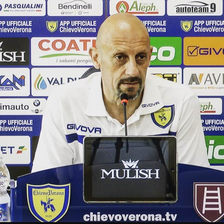 ACキエーヴォ・ヴェローナさんのインスタグラム写真 - (ACキエーヴォ・ヴェローナInstagram)「Vigilia di #ChievoNapoli 🎙️ Mister #DiCarlo 🗣️ «Mostriamo un #Chievo coraggioso che aggredisce e vuole vincere» 👉 Link in bio 💛💙 #LaGenteComeNoiNonMollaMai  Eve of #ChievoNapoli 🎙 Mister #DiCarlo 🗣 “We show a brave Chievo that attacks and wants to win” 👉 Link in bio #forzachievo #chievo #chievoverona #calcio #seriea #campionato #napoli #bentegodi」4月13日 22時32分 - acchievoverona