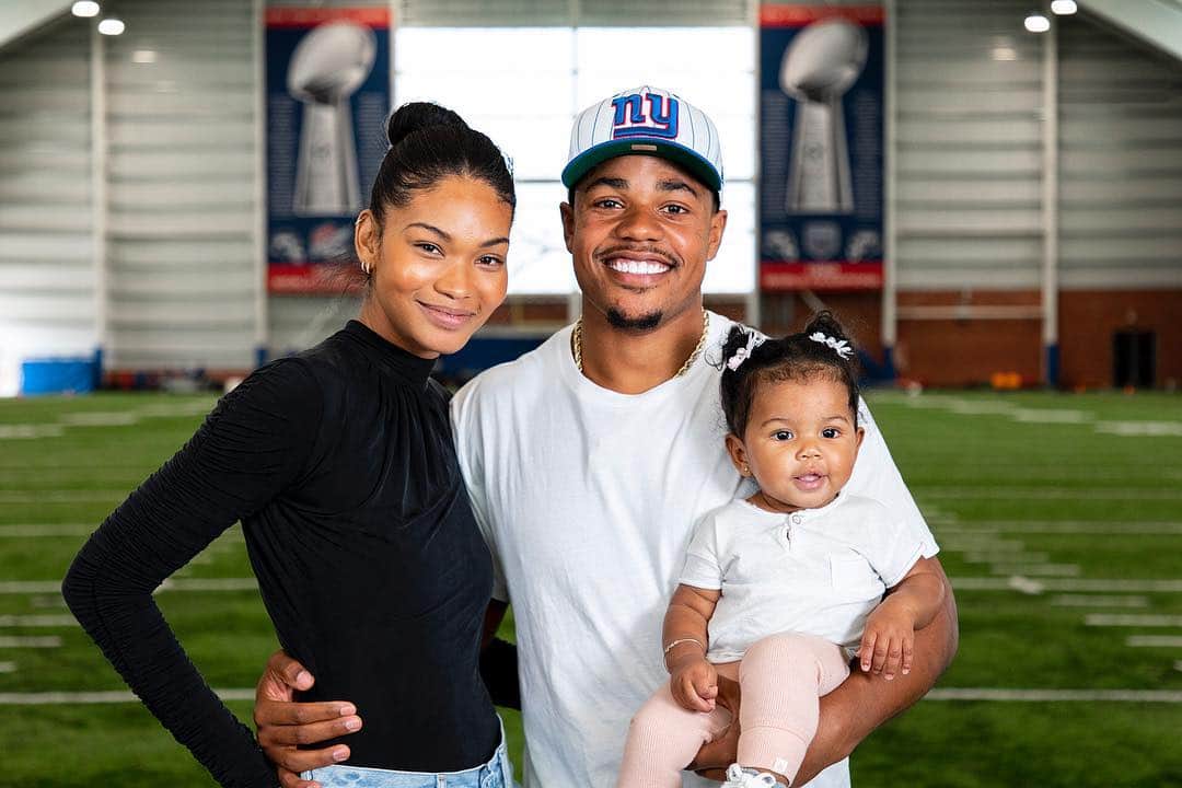 シャネル・イマンのインスタグラム：「You amaze me everyday @sterlingshepard  God is good 🙏🏽Thank you @nygiants for making dreams come true. YESSSS to 5 more years...LETS GO!!!」