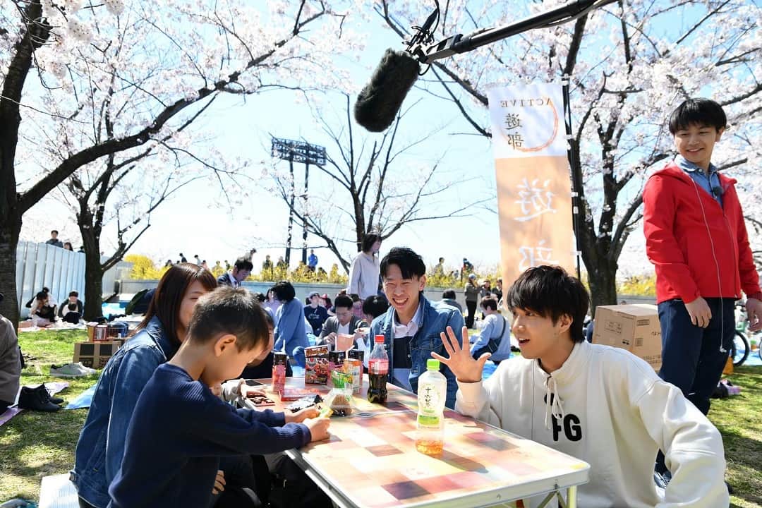 中澤卓也さんのインスタグラム写真 - (中澤卓也Instagram)「今日はレギュラーを務める「なじラテ。」に生出演！お花見の中継も楽しかったです✨ そして、明日はついに新潟県民会館大ホールでのコンサート。魂込めて歌います。 #bsn新潟放送 #なじラテ #レギュラー番組 #生放送 #新潟県民会館 #コンサート #リハーサル #魂込めます #茜色の恋 #中澤卓也」4月13日 22時47分 - takuya_nakazawa.118